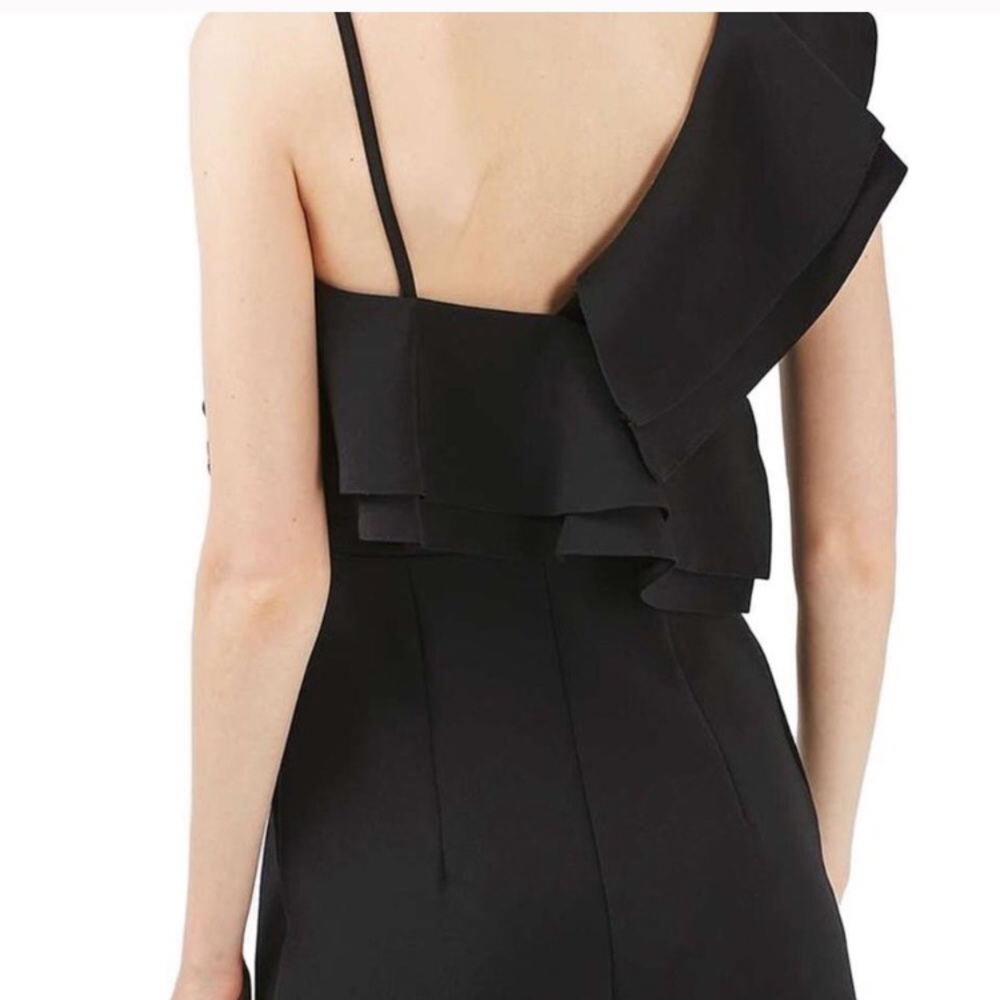 ❌SOLD❌ EUC Topshop One Shoulder Ruffle Detail Romper - Picture 3 of 8